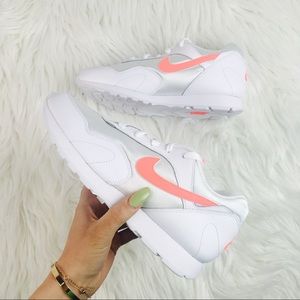 Nike Outburst OG W NWT